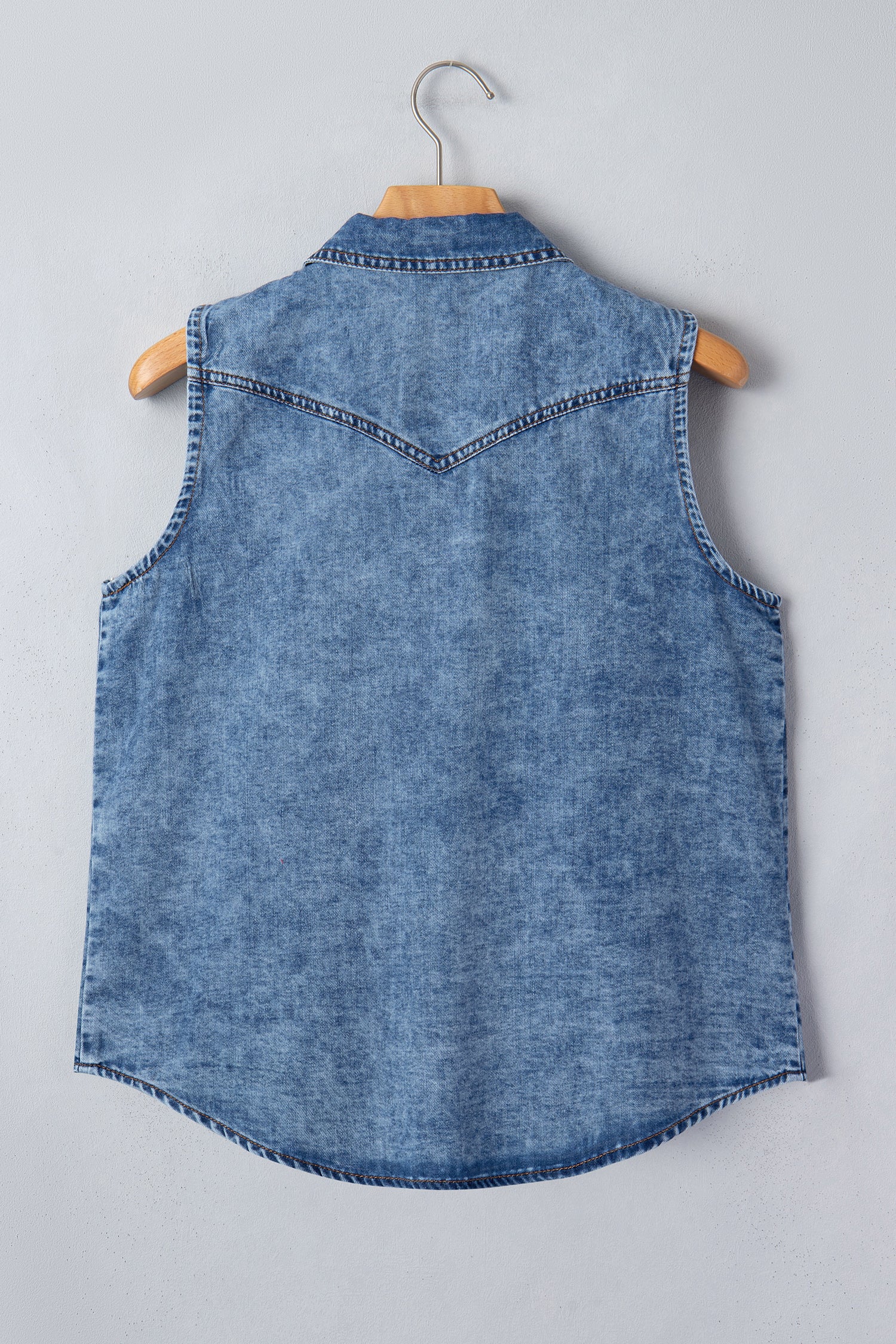 Women's Vintage Denim Wash Acid Wash Sleeveless Denim Button-Up Tank Top featuring a collared neckline, snap button front, western yoke, flap chest pockets, and curved hem.