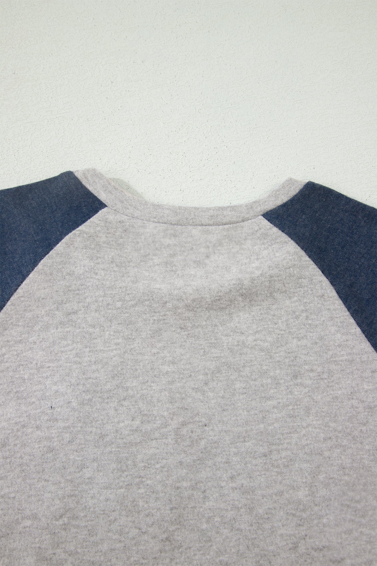 Floral Appliqué Raglan Sleeve Top – Casual Contrast Sleeve Everyday Tee